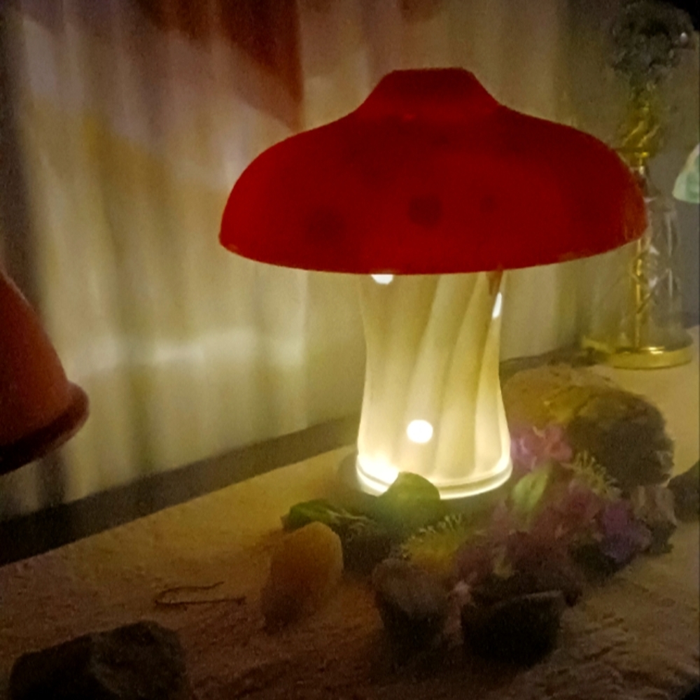 Mushroom lamp